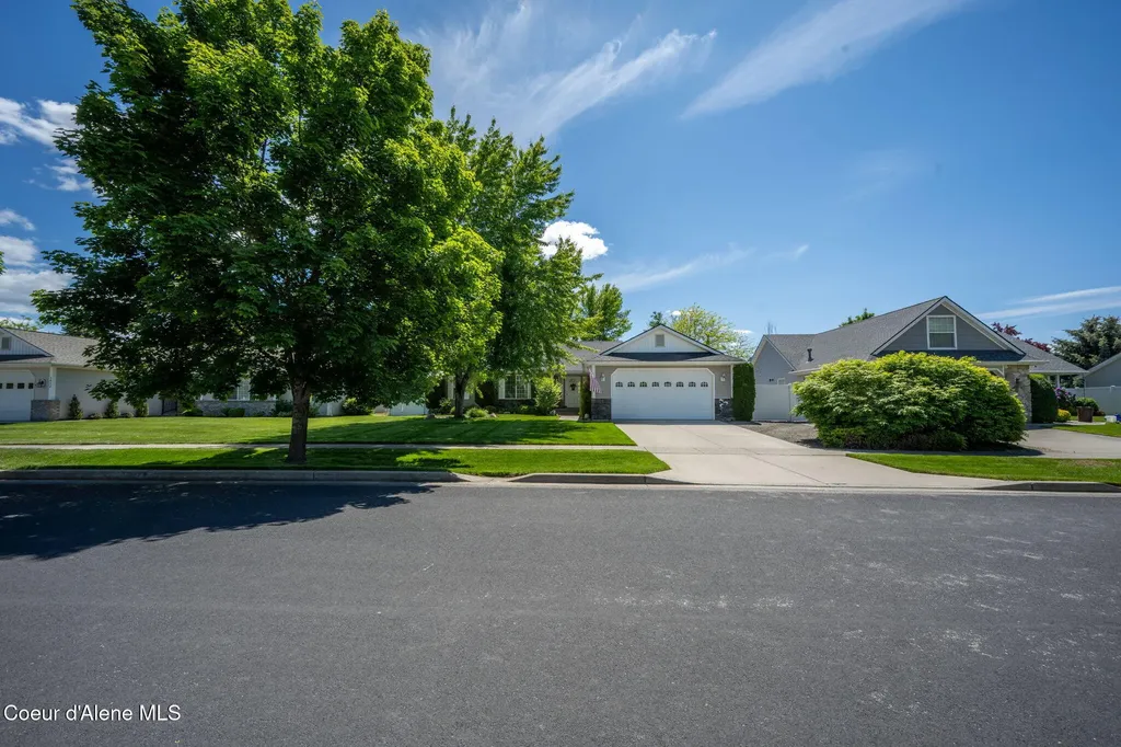 1694 W Cardinal Avenue Hayden ID 83835