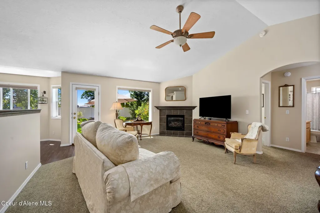 1694 W Cardinal Avenue Hayden ID 83835