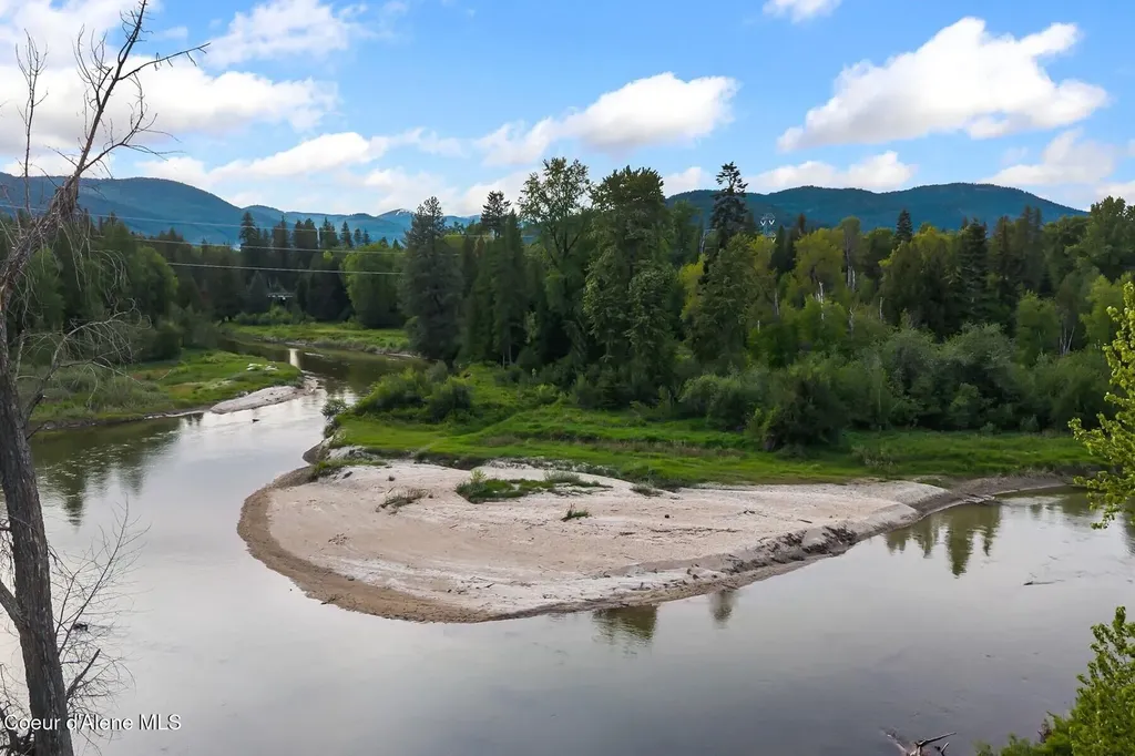 386 Hummingbird Drive Sandpoint ID 83864