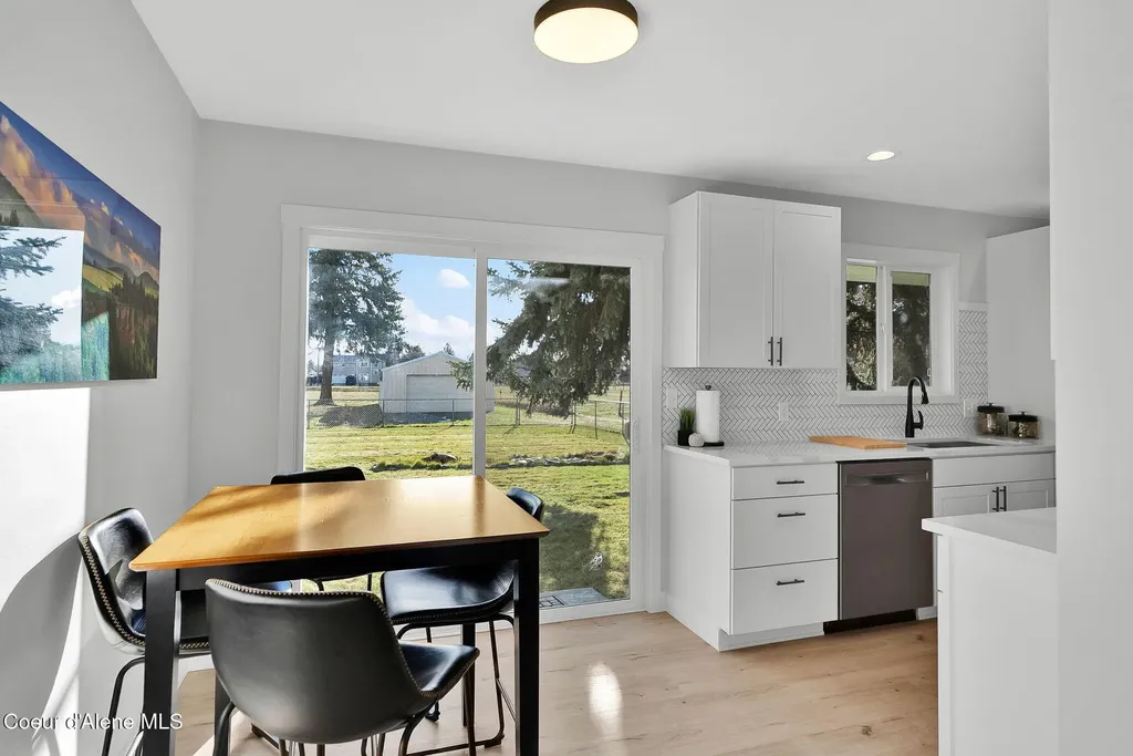 1810 W Honeysuckle Avenue Hayden ID 83835