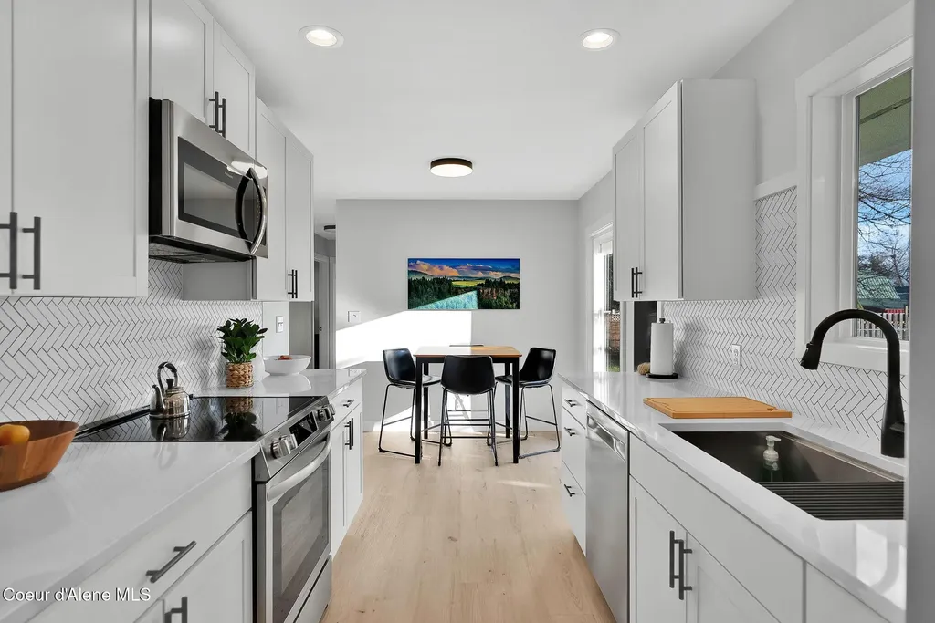 1810 W Honeysuckle Avenue Hayden ID 83835
