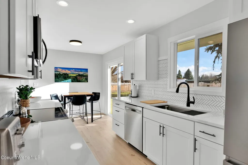 1810 W Honeysuckle Avenue Hayden ID 83835