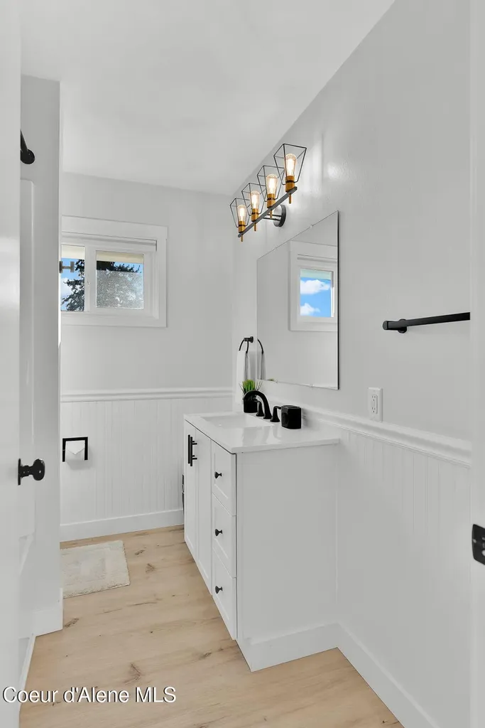 1810 W Honeysuckle Avenue Hayden ID 83835