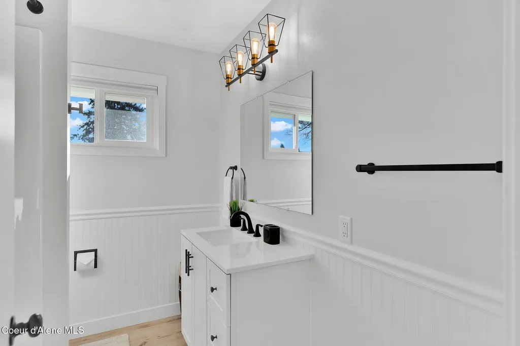 1810 W Honeysuckle Avenue Hayden ID 83835
