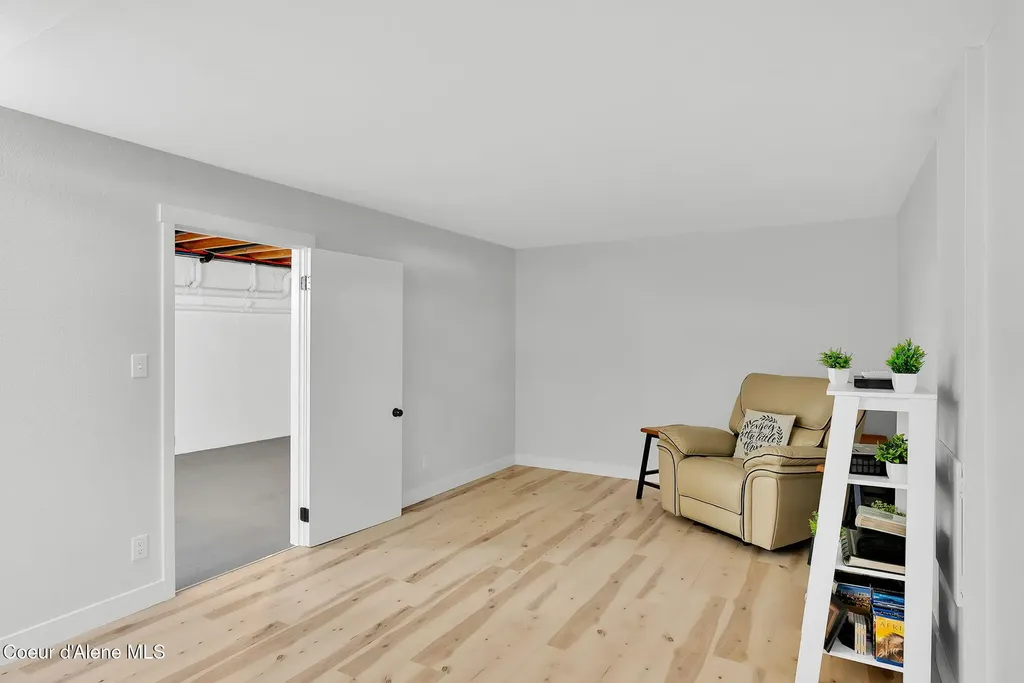 1810 W Honeysuckle Avenue Hayden ID 83835
