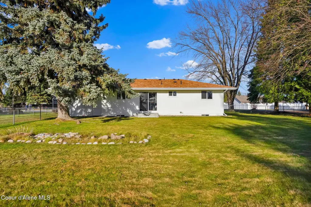 1810 W Honeysuckle Avenue Hayden ID 83835