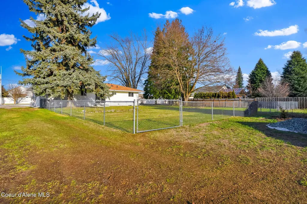 1810 W Honeysuckle Avenue Hayden ID 83835
