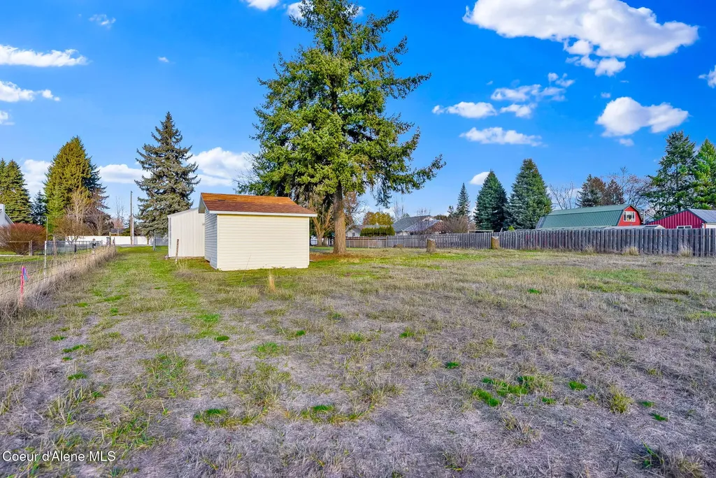 1810 W Honeysuckle Avenue Hayden ID 83835