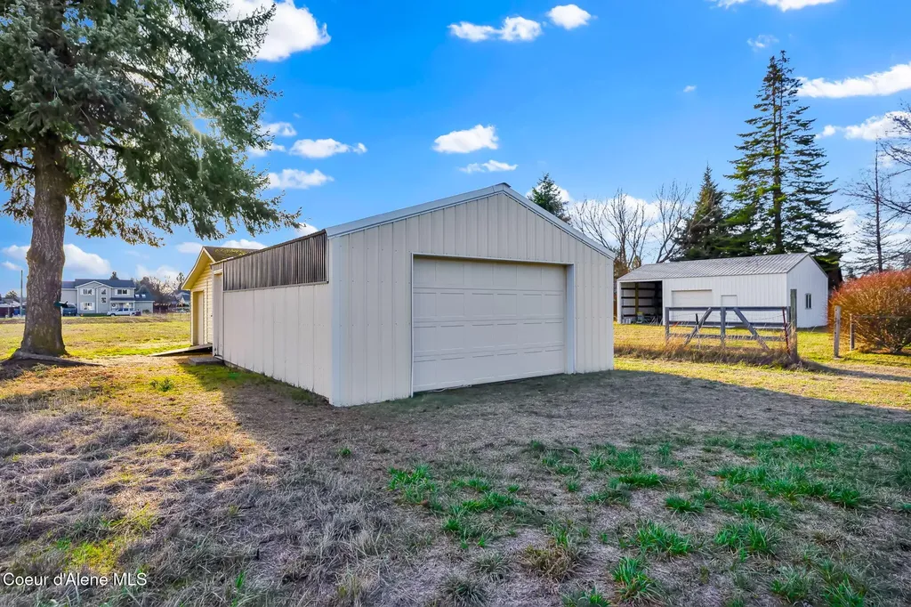1810 W Honeysuckle Avenue Hayden ID 83835