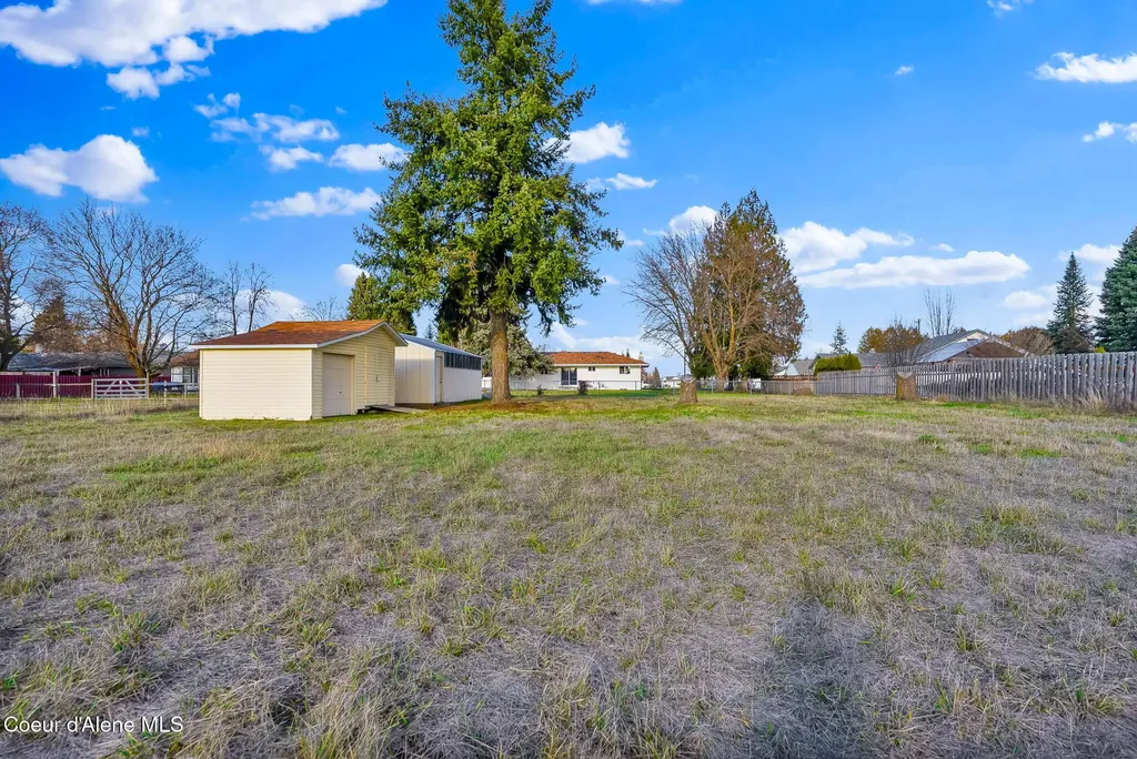 1810 W Honeysuckle Avenue Hayden ID 83835