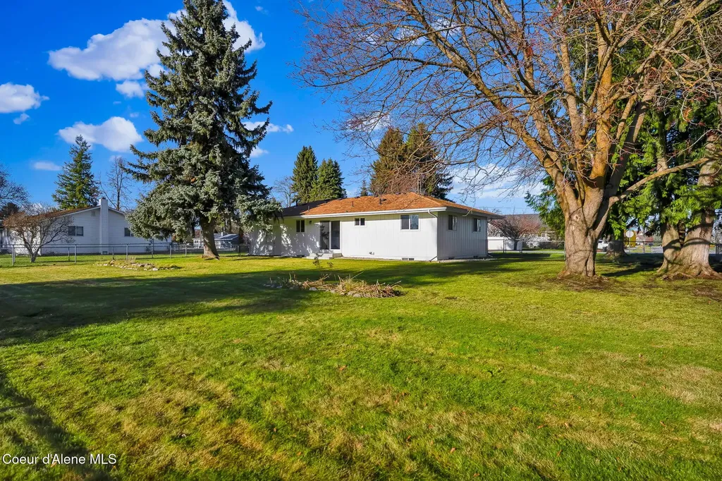 1810 W Honeysuckle Avenue Hayden ID 83835