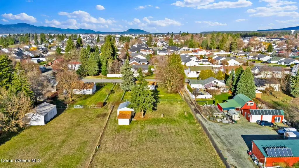1810 W Honeysuckle Avenue Hayden ID 83835