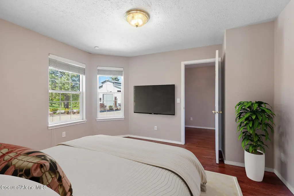 5522 E Aripa Road Harrison ID 83833