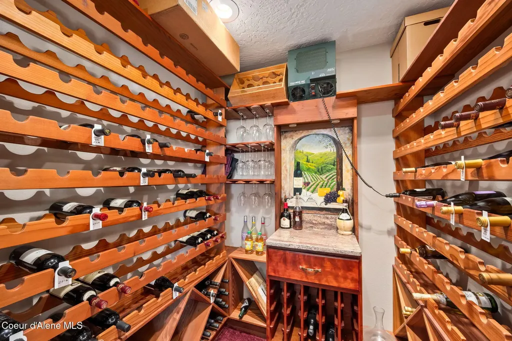 5522 E Aripa Road Harrison ID 83833
