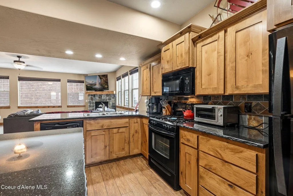 80 Whiplash Circle Sandpoint ID 83864