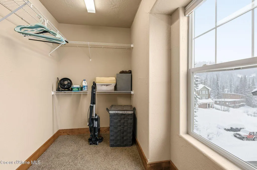 80 Whiplash Circle Sandpoint ID 83864