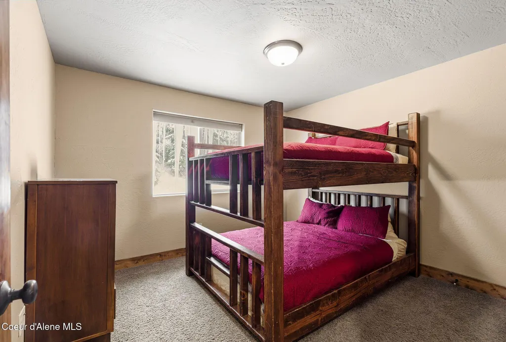 80 Whiplash Circle Sandpoint ID 83864