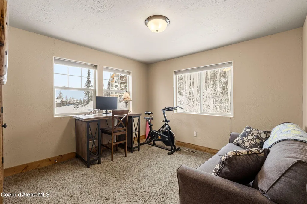 80 Whiplash Circle Sandpoint ID 83864