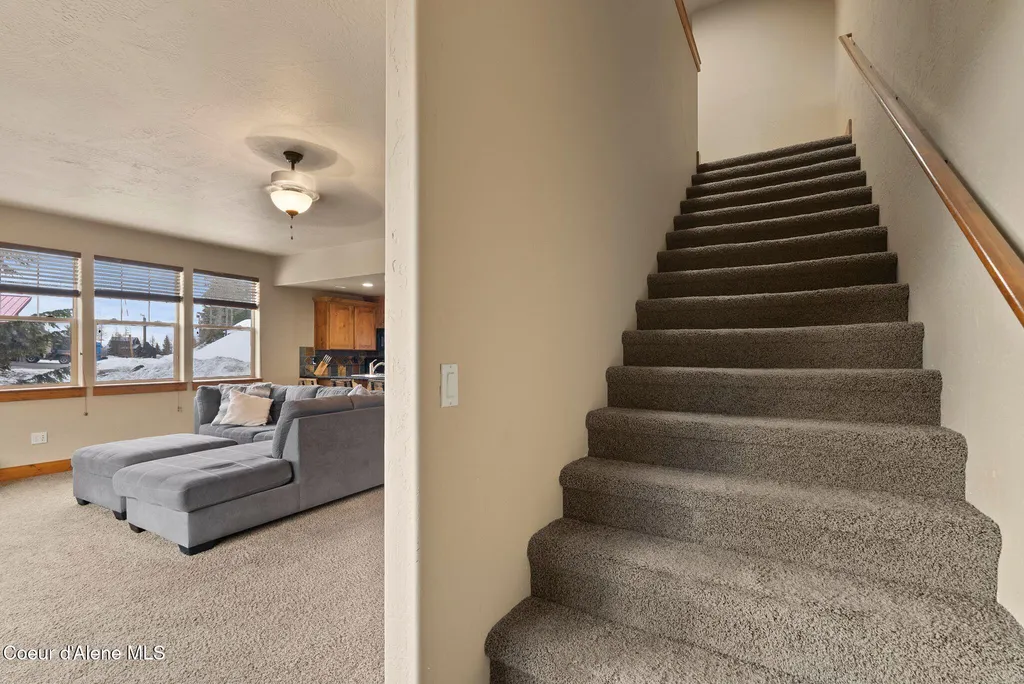 80 Whiplash Circle Sandpoint ID 83864