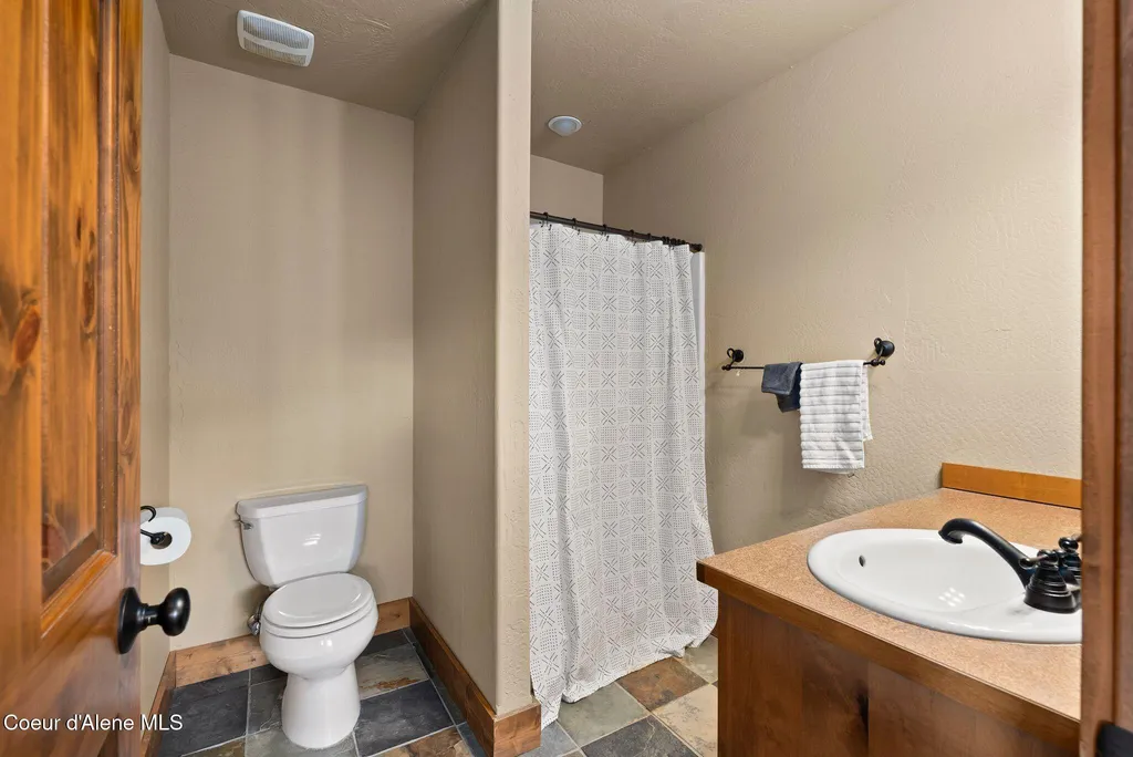 80 Whiplash Circle Sandpoint ID 83864