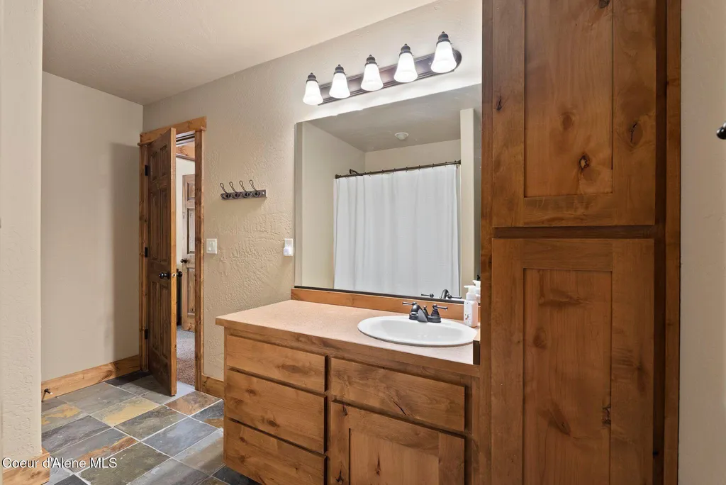 80 Whiplash Circle Sandpoint ID 83864