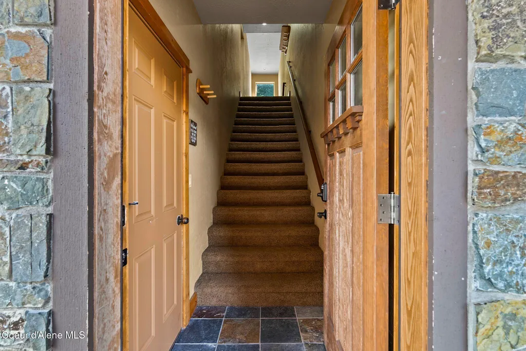 80 Whiplash Circle Sandpoint ID 83864