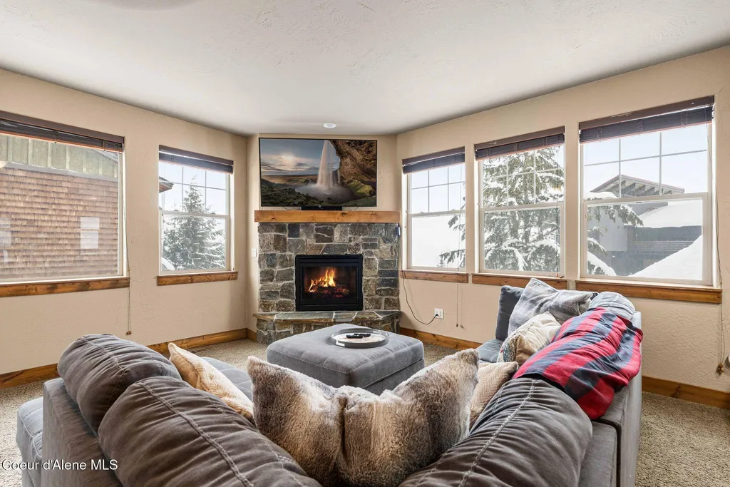 80 Whiplash Circle Sandpoint ID 83864