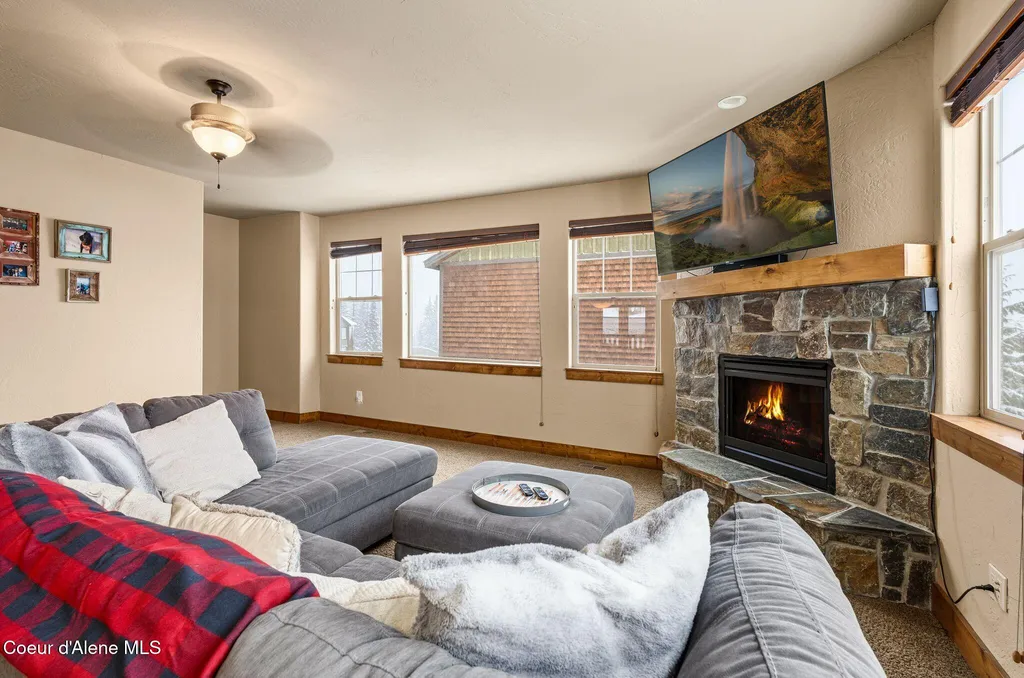 80 Whiplash Circle Sandpoint ID 83864