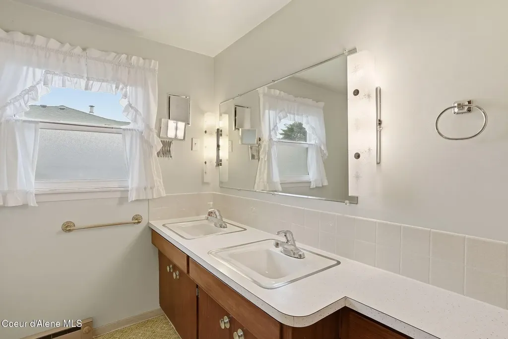 624 E Courtland Avenue Spokane WA 99207