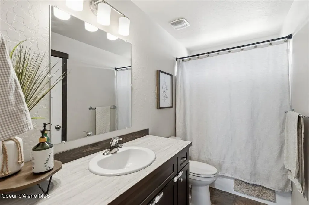 8830 N Mountainshire Road Post Falls ID 83854