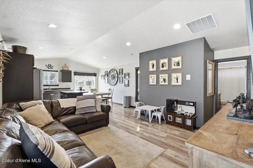 8830 N Mountainshire Road Post Falls ID 83854