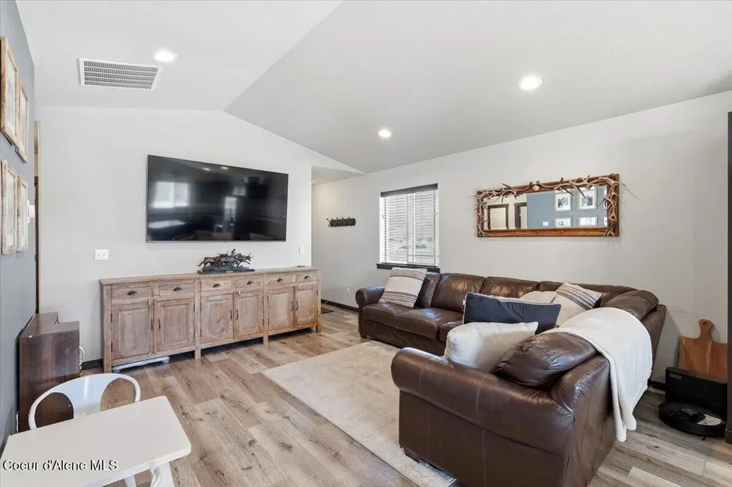8830 N Mountainshire Road Post Falls ID 83854