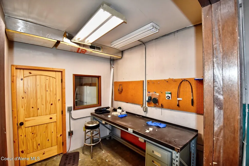 900 Kootenai Cutoff Road Ponderay ID 83852