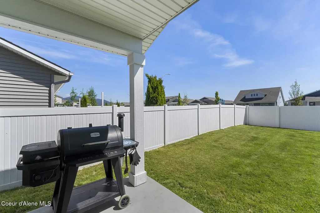 8848 N Mountainshire Road Post Falls ID 83854