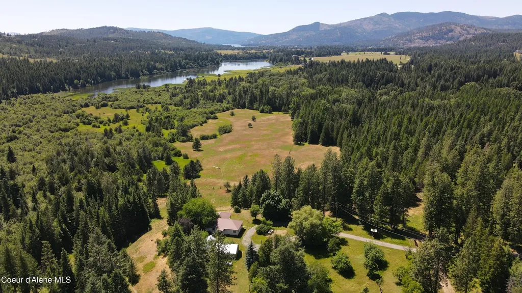 3216 Dufort Road Sagle ID 83860