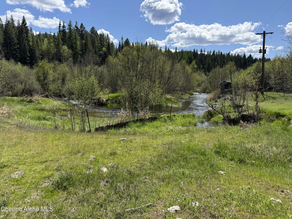 3216 Dufort Road Sagle ID 83860