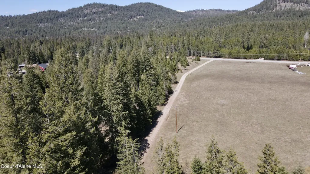 3216 Dufort Road Sagle ID 83860