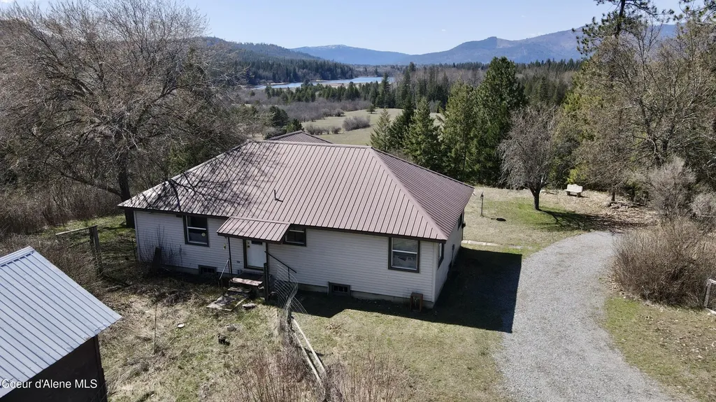 3216 Dufort Road Sagle ID 83860