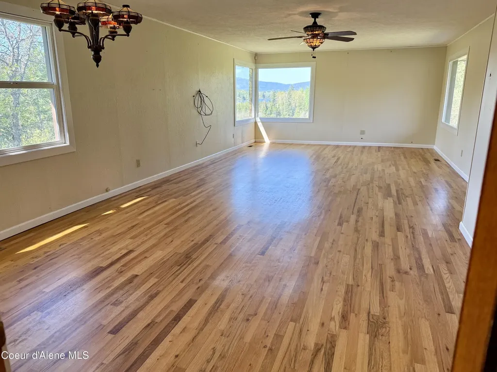 3216 Dufort Road Sagle ID 83860