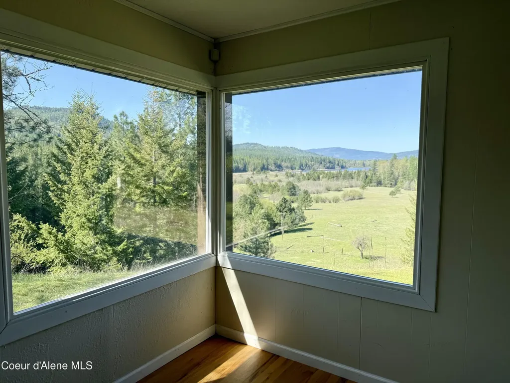 3216 Dufort Road Sagle ID 83860