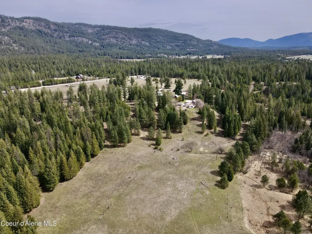 3216 Dufort Road Sagle ID 83860