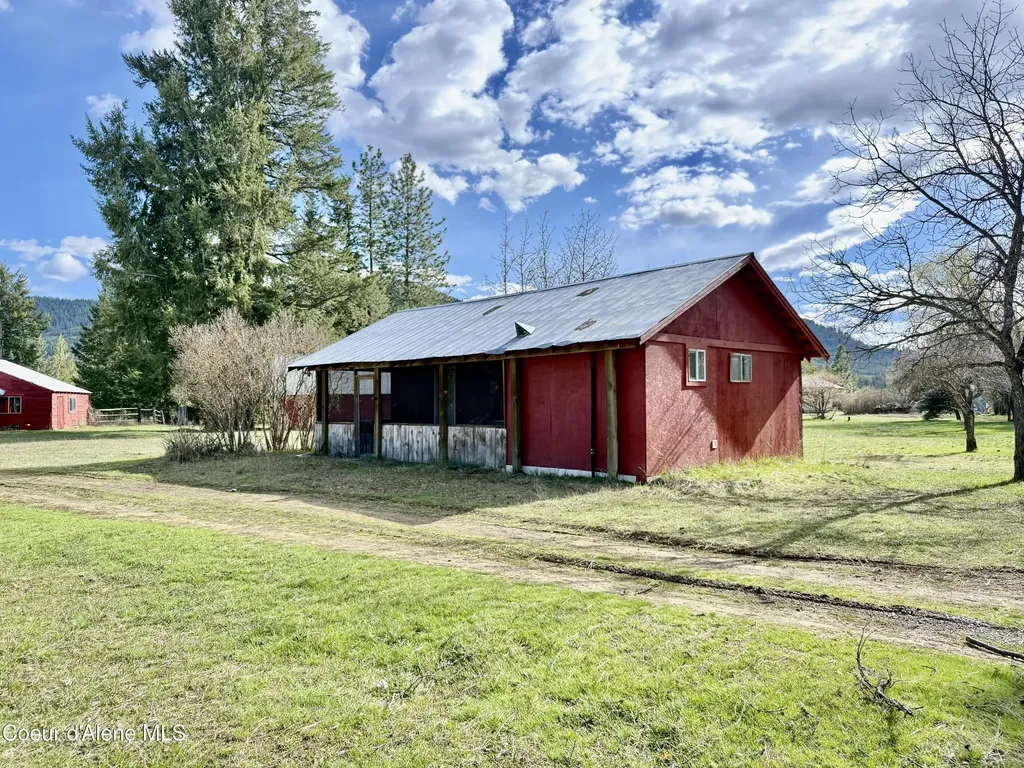 3216 Dufort Road Sagle ID 83860