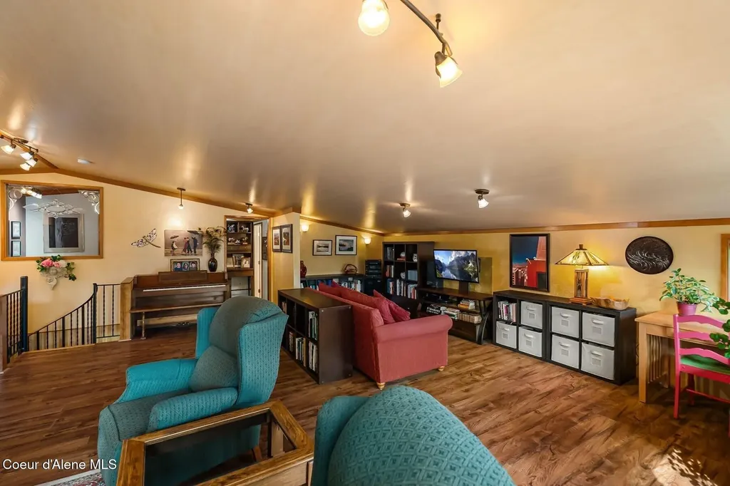 446 Hummingbird Drive Sandpoint ID 83864