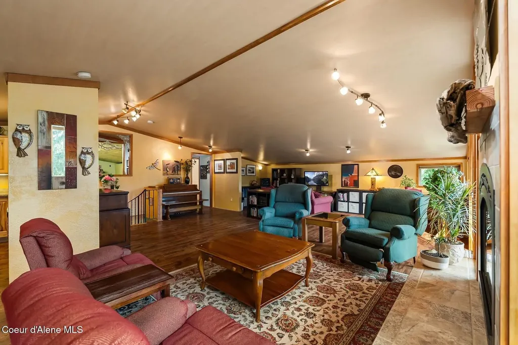 446 Hummingbird Drive Sandpoint ID 83864