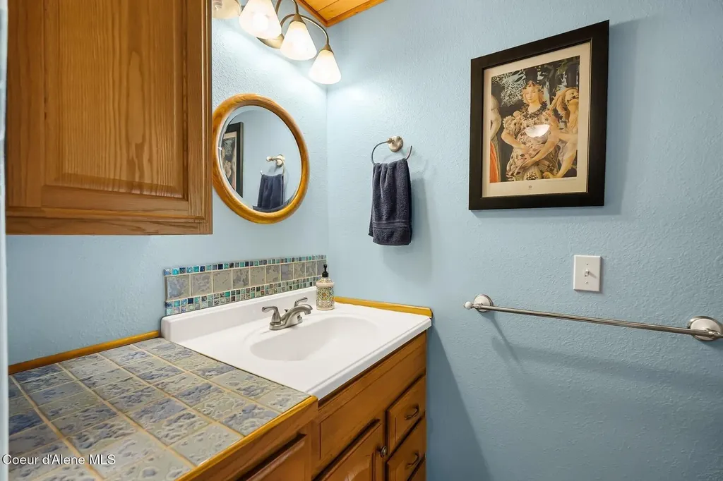 446 Hummingbird Drive Sandpoint ID 83864