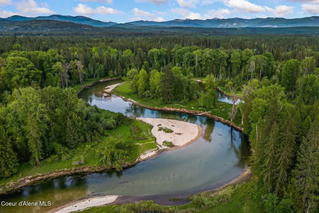 446 Hummingbird Drive Sandpoint ID 83864