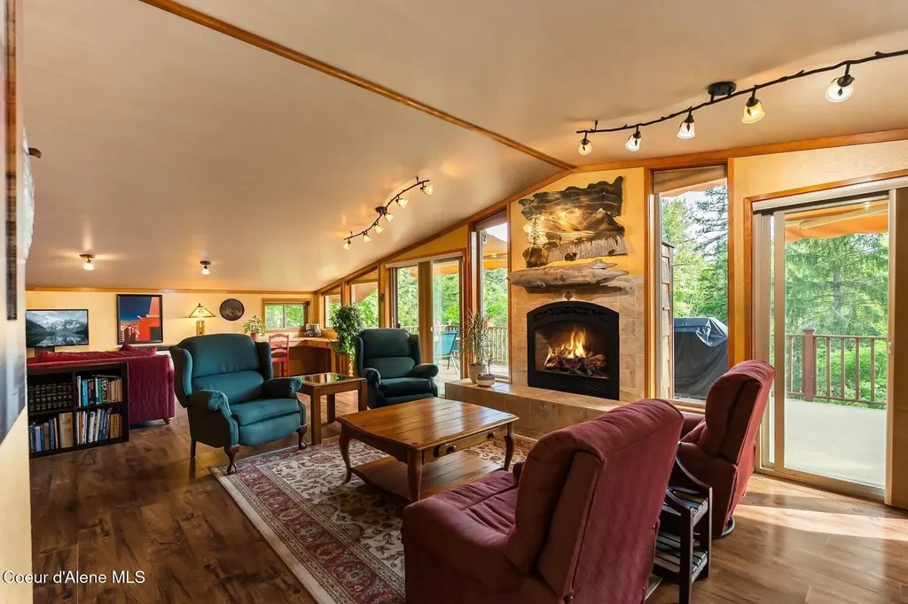 446 Hummingbird Drive Sandpoint ID 83864
