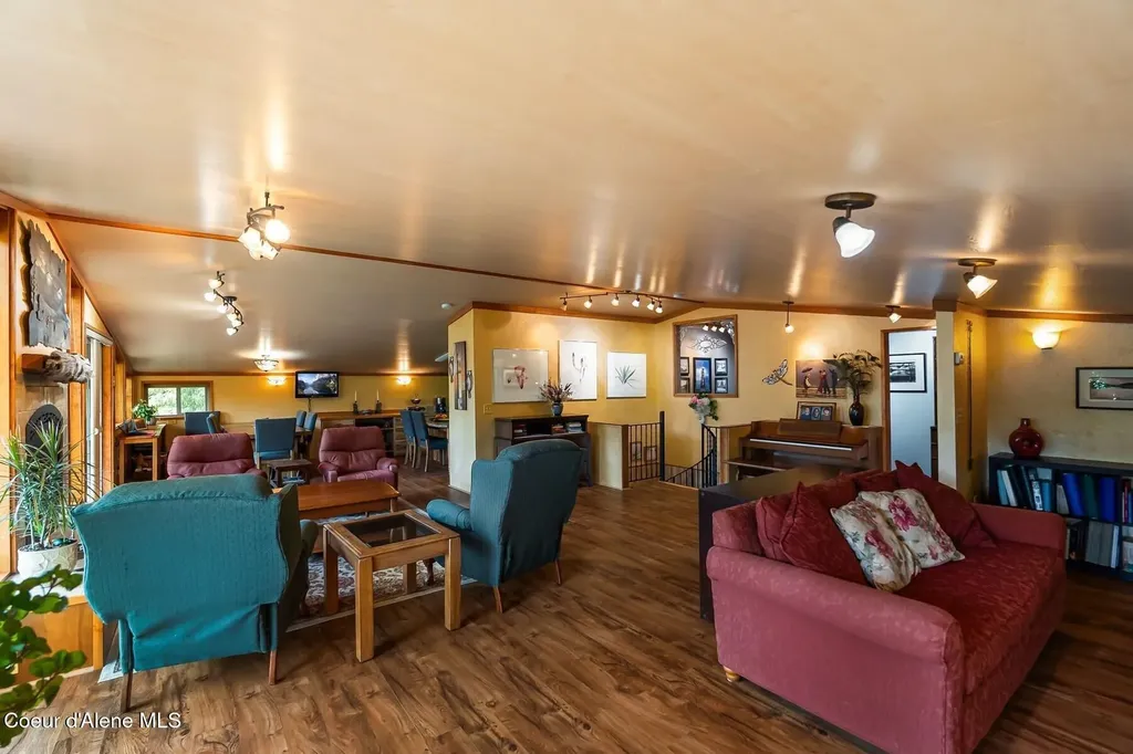 446 Hummingbird Drive Sandpoint ID 83864
