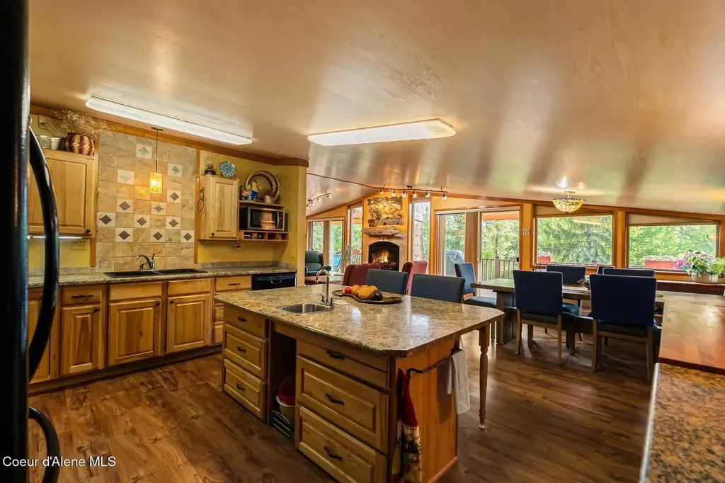 446 Hummingbird Drive Sandpoint ID 83864