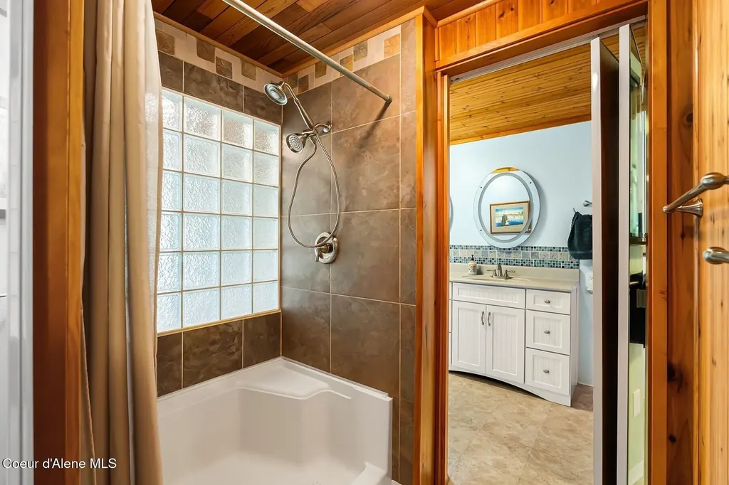 446 Hummingbird Drive Sandpoint ID 83864